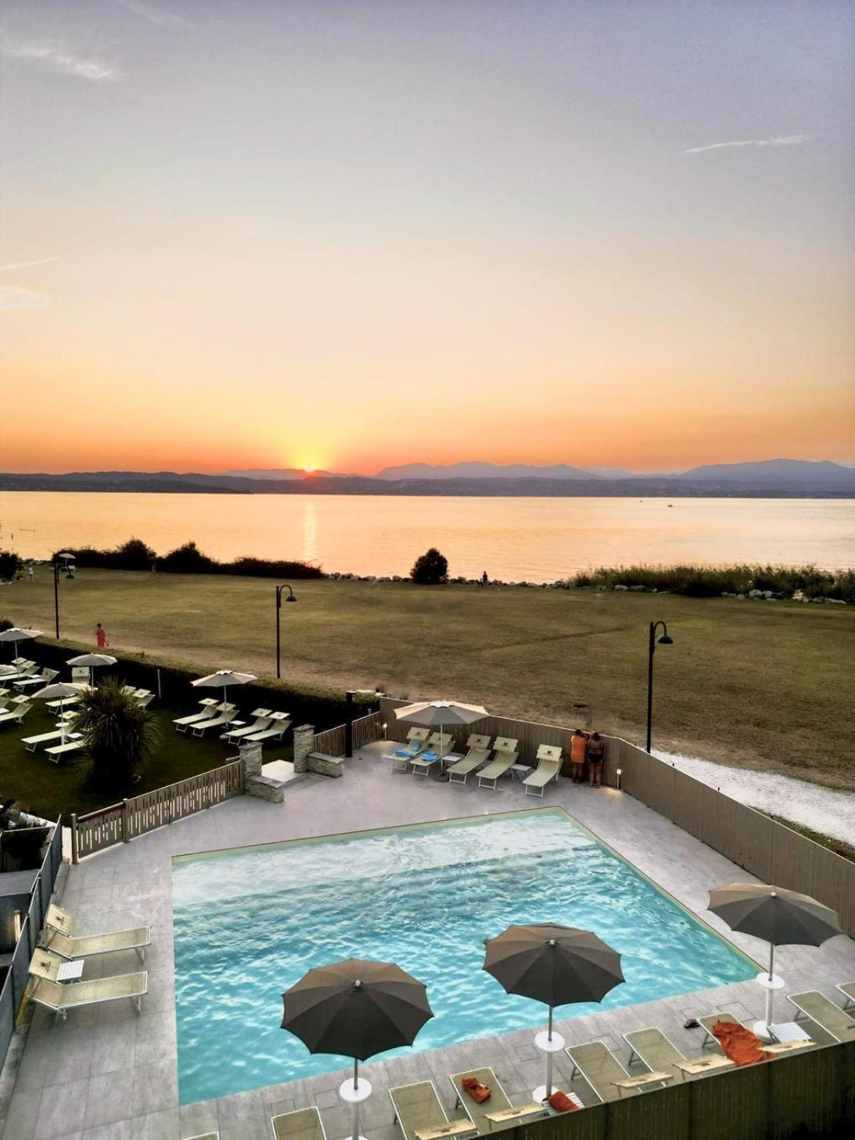 Appartamenti Residence Tulipano Sirmione Eksteriør bilde