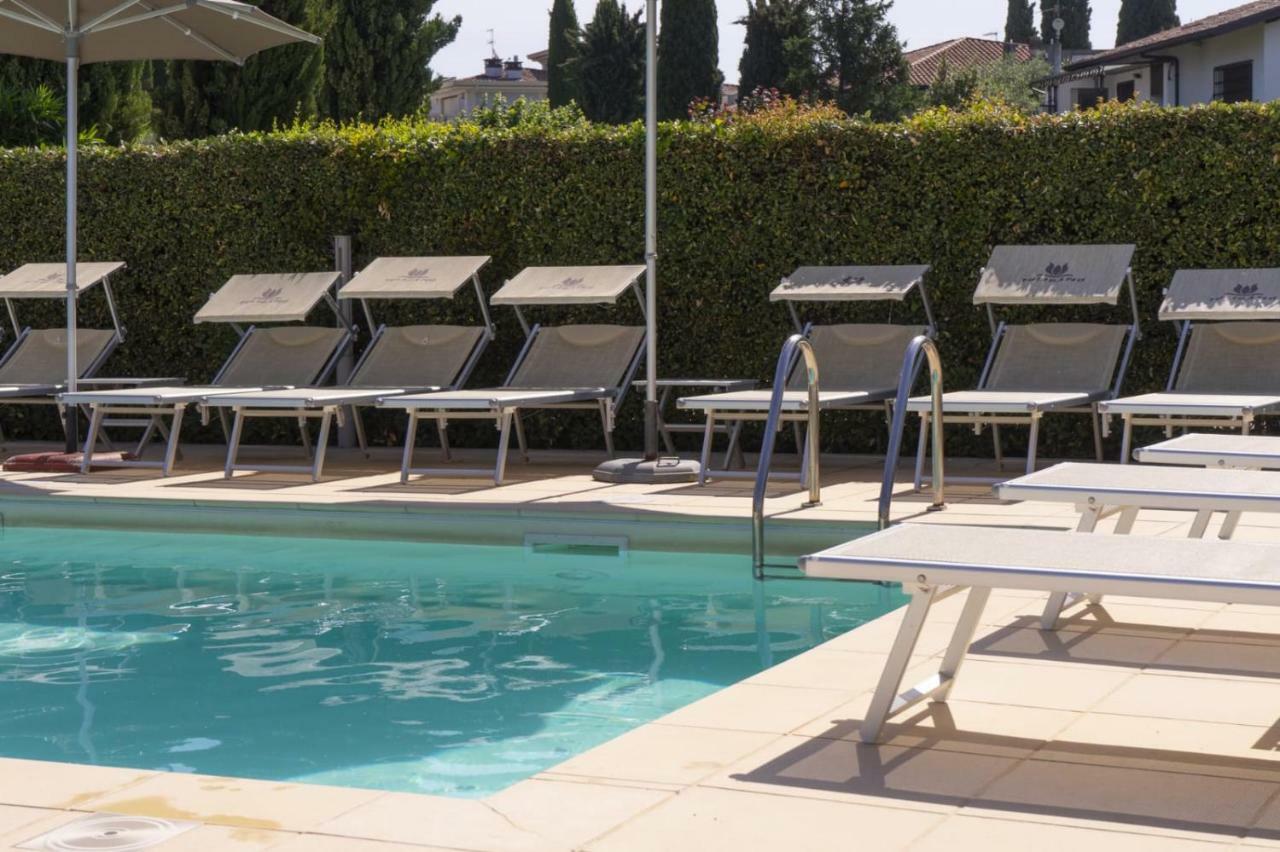 Appartamenti Residence Tulipano Sirmione Eksteriør bilde